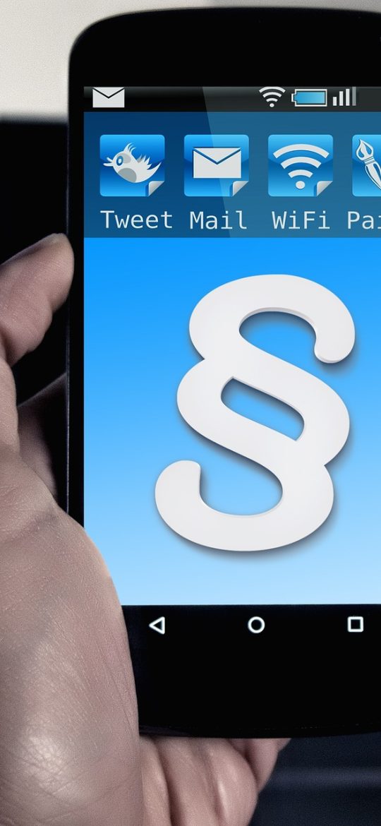 3d坦克4399 App 车体库列表界面截图，每张卡片显示装甲火力机动三项数值与细描边分隔线，右侧带筛选按钮
